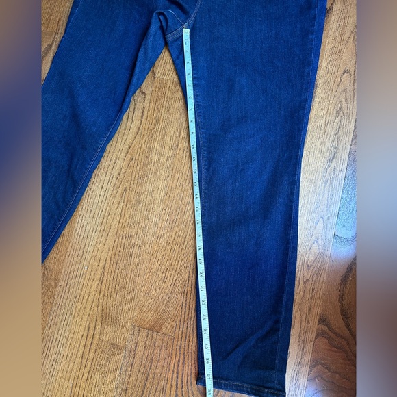 LOFT Curvy Mid Rise Skinny Jeans in Vintage Dark Wash - Picture 9 of 10